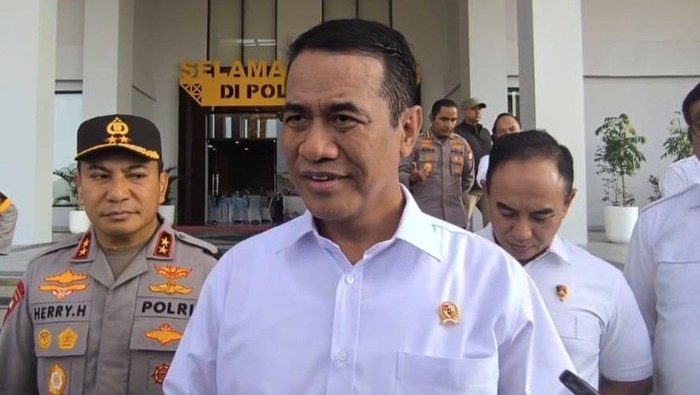 Menteri Pertanian Andi Amran Sulaiman saat melakukan kunjungan kerja ke Polda Riau, Selasa (22/7/2025).