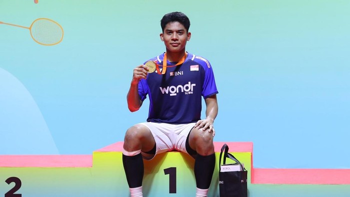 Mohammad Zaki Ubaidillah, pebulutangkis putra Indonesia, menjuarai Kejuaraan Bulutangkis Asia Junior 2025.