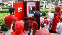 Tak hanya edukatif, acara ini juga dikemas menyenangkan dengan berbagai aktivitas interaktif untuk orang tua dan anak. Salah satu yang paling menarik perhatian adalah pengalaman digital menggunakan teknologi Artificial Intelligence (AI).