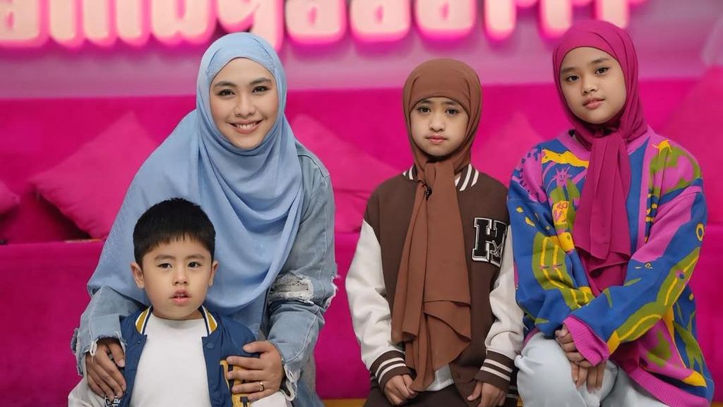 Oki Setiana Dewi Ungkap Anak-anak Alami Culture Shock di Mesir