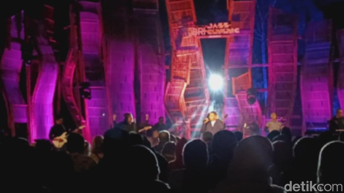 Penampilan memukau Sal Priadi di Jazz Gunung Bromo 2025