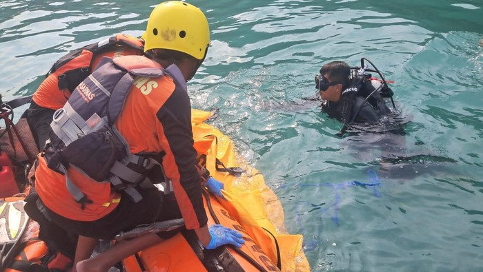 Pencarian korban tenggelam di pantai Lampung Selatan.