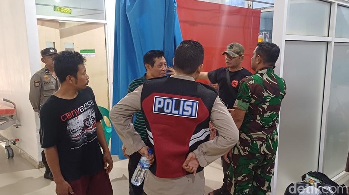Polisi melakukan penjagaan terhadap pelaku penikaman paman sendiri di Pangkep.