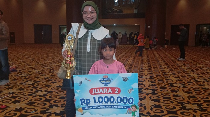 Pradescha Almeera (5 tahun) dan ibunda Lisa *37 tahun)