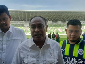 Selain Diskorsing 4 Laga, Pelatih PSMS juga Didenda gegara Rangkul Wasit