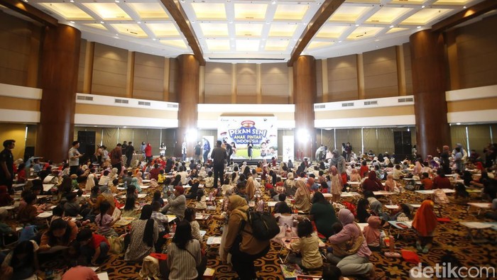Serunya Anak-anak Adu Kreativitas di Lomba Mewarnai Cerebrofort Lomba mewarnai dalam rangka Pekan Seni Anak Pintar Indonesia 2025 resmi dimulai di Auditorium Bank Mega, Jakarta, Minggu (27/7/2025). Acara ini diselenggarakan oleh Cerebrofort sebagai bagian dari dukungan terhadap program Kemendikdasmen β7 Kebiasaan Indonesia Hebatβ.