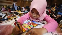 “Biar edukasi anak juga. Biar motorik anaknya tuh jalan,” tutur salah satu orang tua peserta sambil tersenyum bangga melihat antusiasme anak-anaknya.