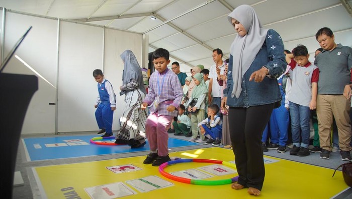 Serunya Anak-anak Kudus Belajar Koding Lewat Permainan Anak-anak MI Muhammadiyah Al Tanbih antusias merakit robot pemilah sampah dalam Festival dan Lomba Berpikir Komputasional di Kudus, Minggu (27/7/2025). Kegiatan ini memberi ruang bagi siswa untuk memecahkan masalah nyata lewat teknologi.