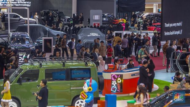 Suasna acara Gaikindo Indonesia International Auto Show (GIIAS) di ICE BSD City, Kabupaten Tangerang, Rabu (23/7/2024). (CNBC Indonesia/Faisal Rahman)