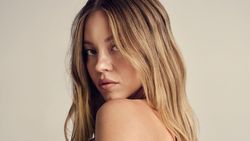 Ini Penampilan Sydney Sweeney yang Disebut Donald Trump Hot Banget! Ini Penampilan Sydney Sweeney yang Disebut Donald Trump Hot Banget!