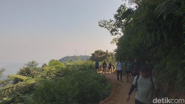 Trekking ke Curug Ciburial, Bogor