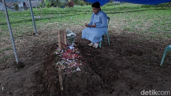 Yuswandi, pendaki asal Sukabumi yang meninggal dunia di Gunung Slamet usai dimakamkan di tanah wakaf
