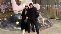 Ajun Perwira mengungkapkan kondisi rumah tangga setelah Jennifer Jill sempat hilang. Biasalah rumah tangga, ada up and down-nya. Jadi sudah aman kok, sudah baik. Tapi ya masih putar otak sih supaya bisa lebih intim lagi, tuturnya. (Foto: dok Instagram ajunperwira)