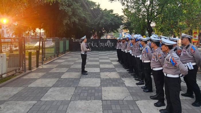 Apel penutupan Operasi Patuh Semeru 2025 di Polres Kediri.
