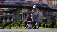 Motorless Car Race ke-24 ini tak hanya jadi perlombaan, tapi juga selebrasi inovasi dan semangat komunitas warga Bolivia. REUTERS/Claudia Morales
