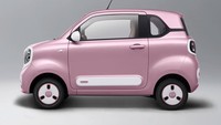 Pony EV juga punya konfigurasi tiga pintu dan kursi 2+2. Sementara dimensi panjangnya 3.000 mm, lebar 1.510 mm, tinggi 1.630 mm dan jarak sumbu roda 1.953 mm. Secara umum, mobil listrik tersebut memang dirancang imut dan menggemaskan. Foto: Doc. FAW