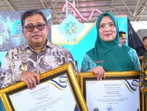 Bupati-Ketua PKK Takalar Terima Penghargaan Atas Dukungan Program Quick Wins