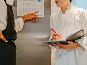 Merendahkan Influencer yang Punya Followers Sedikit, Chef Ini Dipecat