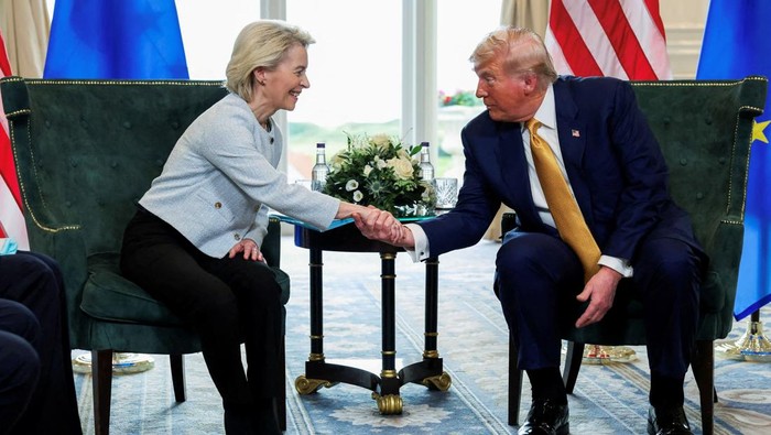 Deal! Trump Turunkan Tarif Uni Eropa dari 30% Jadi 15% Presiden Donald Trump sepakat turunkan tarif Uni Eropa dari 30% Jadi 15%. Trump dan Von der Leyen umumkan langsung dari Skotlandia.