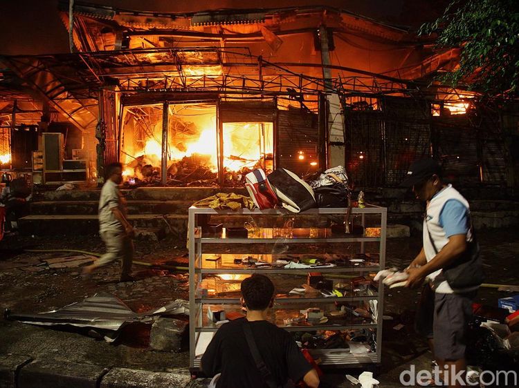 Bingkai Sepekan: Kebakaran Pasar Taman Puring-Wafatnya 2 Tokoh Indonesia