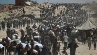 Organisasi kemanusiaan internasional mencatat lonjakan angka kelaparan akut di Gaza, terutama di kalangan anak-anak dan lansia. Warga harus bertahan hidup dengan pasokan makanan yang sangat terbatas selama berminggu-minggu terakhir. REUTERS/Mahmoud Issa