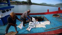 Beras bantuan tersebut disalurkan untuk memenuhi kebutuhan 667 Penerima Bantuan Pangan (PBP) yang tersebar di 17 gampong (desa) di Pulau Aceh, untuk periode penyaluran Juni dan Juli 2025. ANTARA FOTO/Ampelsa