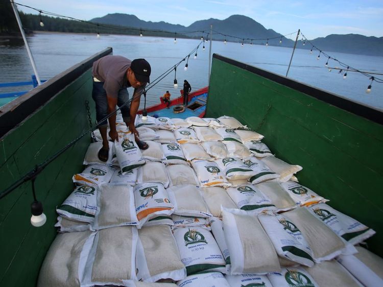 Bulog Kirim 13 Ton Beras ke Pulau Terluar Aceh Lewat Jalur Laut