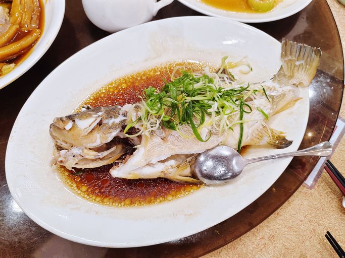 7 Cara Makan yang Dianggap Tak Sopan di Beberapa Negara