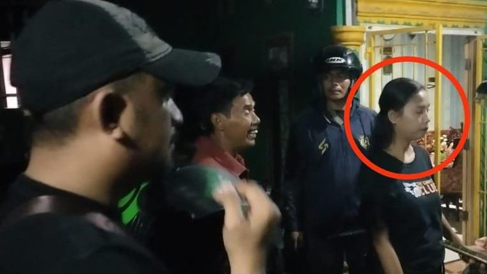 Seorang wanita berinisial UYJ (25) di Kabupaten Gowa, Sulawesi Selatan (Sulsel) ditangkap gegara menggelapkan dua motor yang digadai warga asal Kota Makassar.