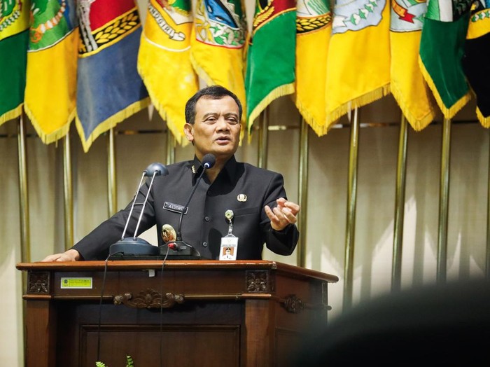 Gubernur Jateng Ahmad Luthfi saat menghadiri rapat paripurna penjelasan gubernur atas Rancangan PAPBD Jateng 2025 di DPRD Jateng, Senin (28/7/2025).