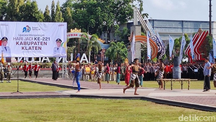 Gelaran upacara Hari Jadi Klaten ke-221 di Alun-alun Klaten