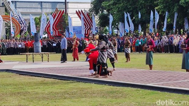 Gelaran upacara Hari Jadi Klaten ke-221 di Alun-alun Klaten