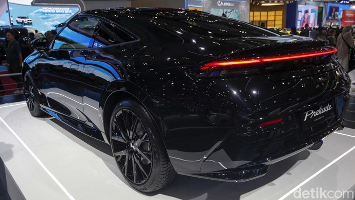 Honda Prelude Bangkit, Tampil Futuristik di GIIAS 2025 HEV. Model legendaris ini terakhir muncul pada 2001 silam.