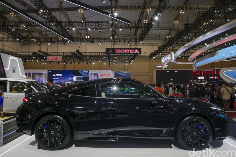 Honda Prelude kembali diperkenalkan di GIIAS 2025 sebagai mobil sport konsep e:HEV. Model legendaris ini terakhir muncul pada 2001 silam.