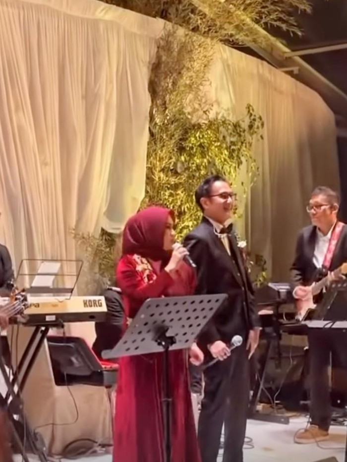 Ikke Nurjanah dan Aldi Bragi nyanyi bareng lagi. Ikke Nurjanah dan Aldi Bragi di Instagram miliknya.