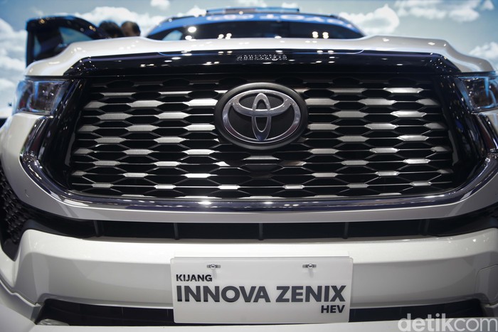 Ilustrasi Kijang Innova Zenix