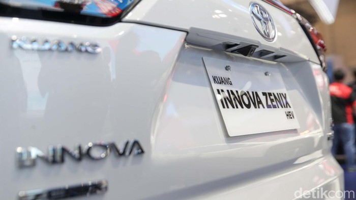 Ilustrasi Kijang Innova Zenix