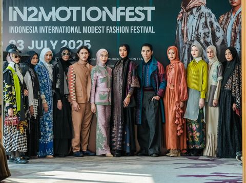 Indonesia International Modest Fashion Festival (IN2MOTIONFEST) pada 8-12 Oktober 2025 di JIEXPO Convention Centre & Theatre, Jakarta. Dengan mengangkat tema One Vision, One Movement: Advancing Indonesia Modest Fashion Through Synergy & Collaboration.