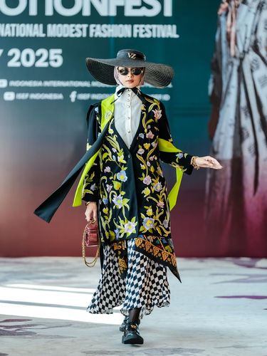 Indonesia International Modest Fashion Festival (IN2MOTIONFEST) pada 8-12 Oktober 2025 di JIEXPO Convention Centre & Theatre, Jakarta. Dengan mengangkat tema One Vision, One Movement: Advancing Indonesia Modest Fashion Through Synergy & Collaboration.