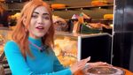Kocaknya Rina Nose Saat Jajan Odading hingga Keju Rebana di Belanda