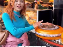 Kocaknya Rina Nose Saat Jajan Odading hingga Keju Rebana di Belanda