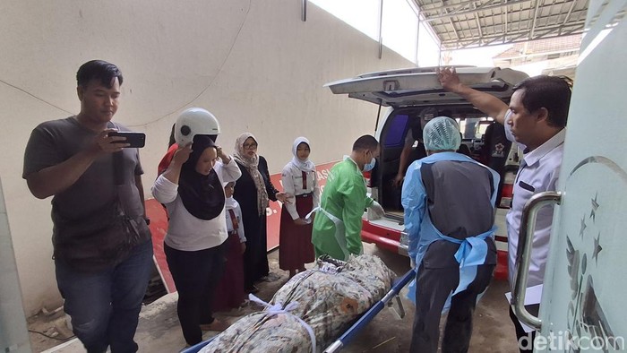 Jasad penjual gorengan tewaas usai berkelahi dengan gelandangan