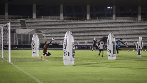 Sejumlah pesepak bola Timnas Indonesia U-23 mengikuti sesi latihan resmi jelang babak final ASEAN U-23 Championship di Stadion Madya, Kompleks GBK, Senayan, Jakarta, Senin (28/7/2025). Pada babak final ASEAN U-23 Championship Timnas Indonesia U-23 akan bertanding melawan Timnas Vietnam U-23 di Stadion Utama Gelora Bung Karno pada Selasa (29/7). ANTARA FOTO/Dhemas Reviyanto/nz