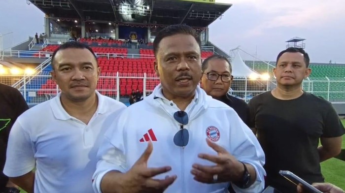 Kakorlantas Polri Irjen Agus Suryonugroho mengecek persiapan launching Bhayangkara Presisi Lampung FC dan Stadion Sumpah Pemuda di Bandar Lampung. (dok Istimewa)