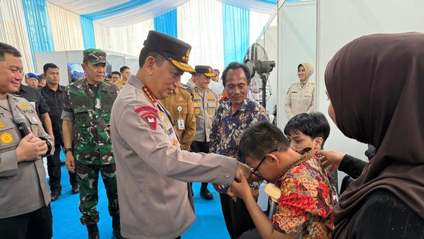 Kapolri hadiri bakti kesehatan dan pembagian bansos di Polda Lampung (dok.Polri)