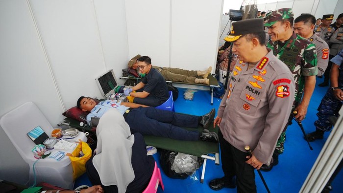 Kapolri hadiri bakti kesehatan dan pembagian bansos di Polda Lampung (dok.Polri)