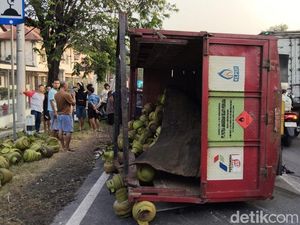 Ibu-ibu Tewas Usai Motornya Tertabrak-Tertimpa Truk Elpiji di Pasuruan