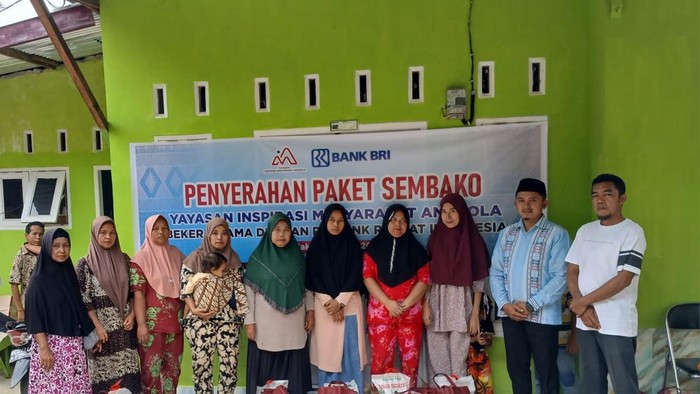 Kegiatan BRI Peduli penyerahan sembako kepada warga di Tapsel (Foto: Istimewa)