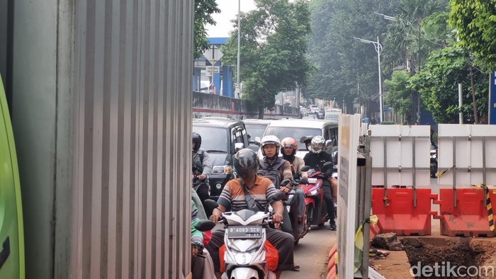 Kemacetan terjadi di Jalan TB Simatupang, Jakarta Selatan (Jaksel) pagi ini. (Taufiq/detikcom).