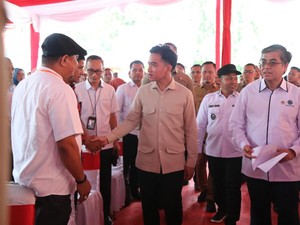 Wapres & Menaker Tinjau Penyaluran Bantuan Subsidi Upah di Pekanbaru